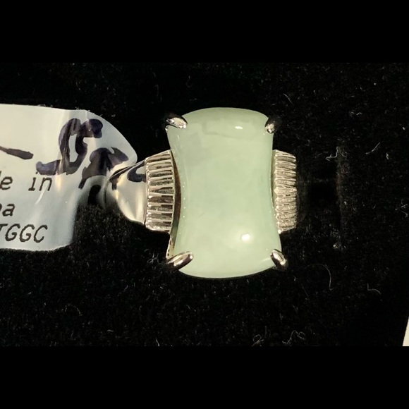 Jade Ringe - Picture 3 of 4